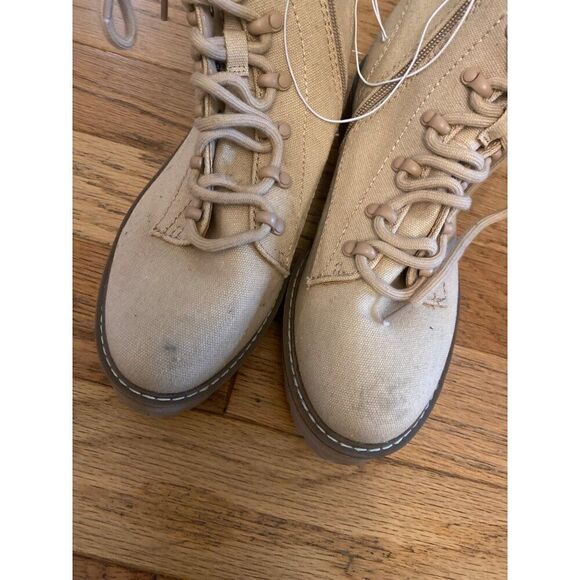 NWOT Universal Thread Women's Beige Canvas Combat Boots Lace-Up & Side Zipper 9 - Picture 2 of 8